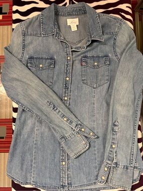 Levi’s shirt